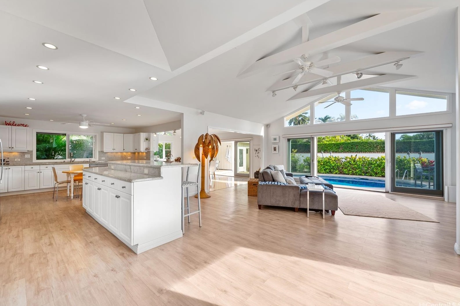 931 Onaha St, Honolulu, HI 96816