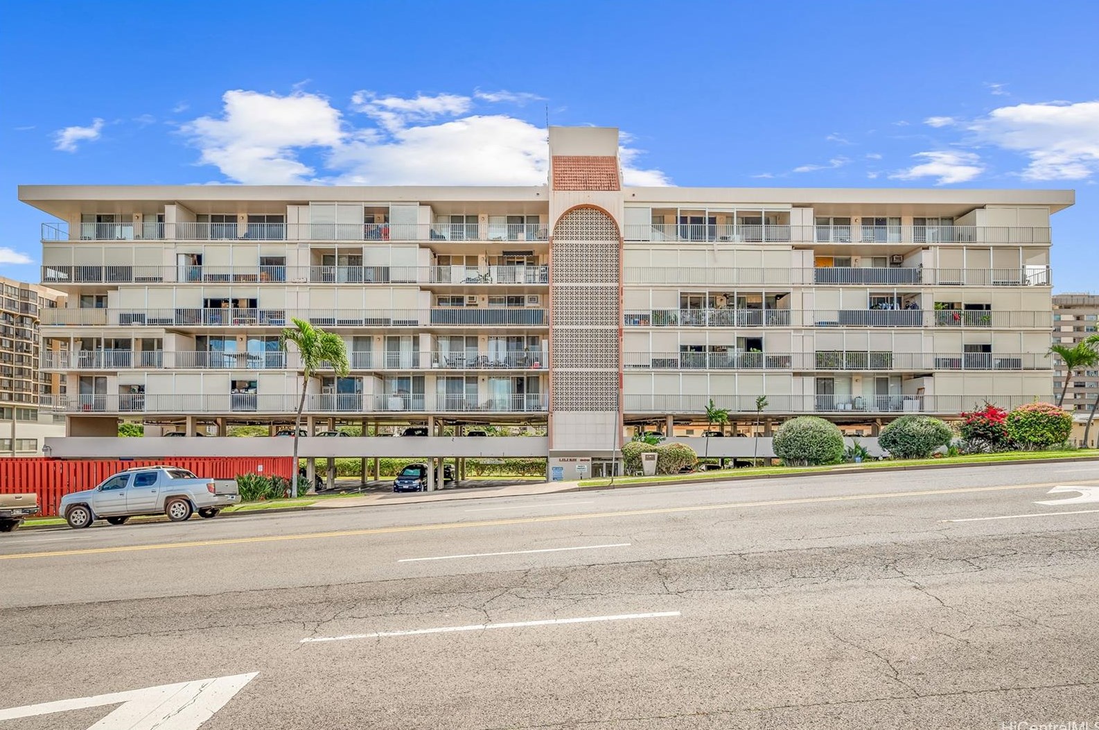 909 Ala Lilikoi St, Honolulu HI  96818-2417 exterior