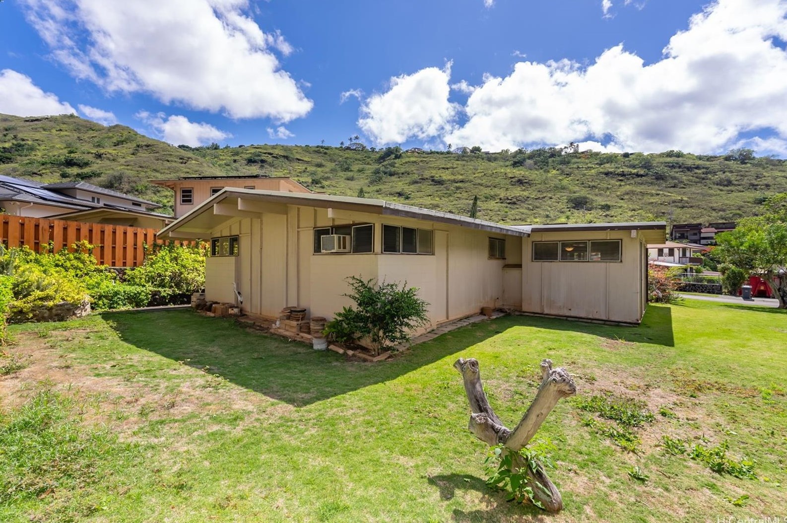 5210 Kilauea Ave, Honolulu HI  96816-5613 exterior