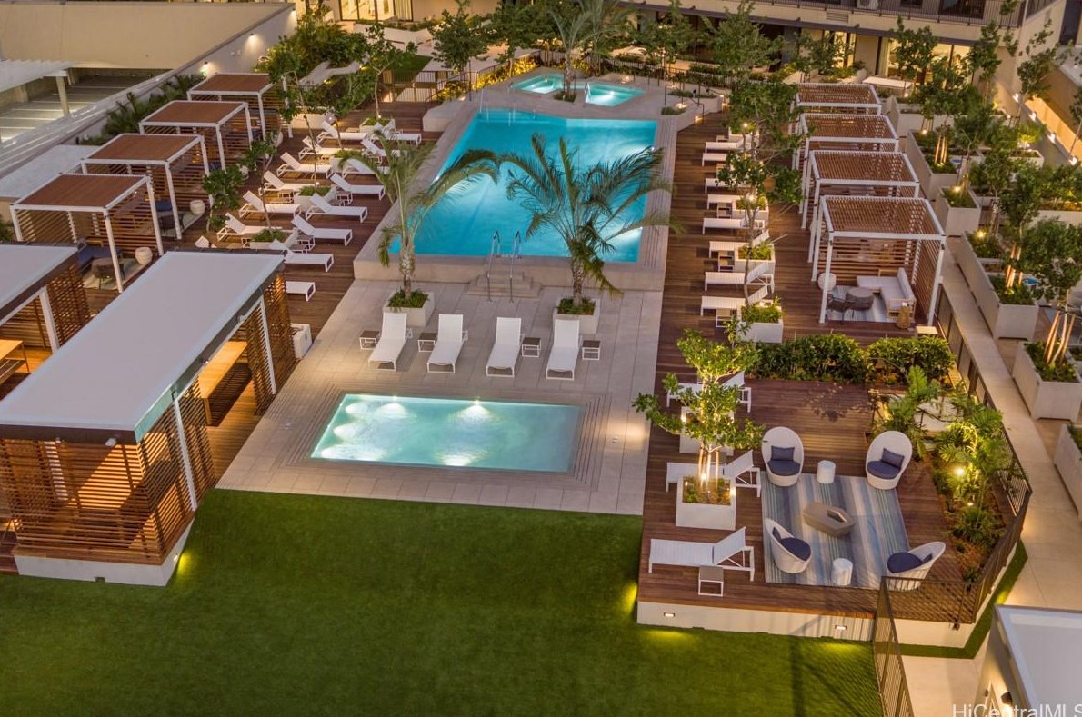 987 Queen St, Honolulu HI  96814-4118 exterior