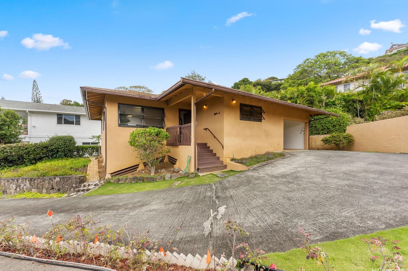 1974 Judd Hillside Rd, Honolulu, HI 96822-2004