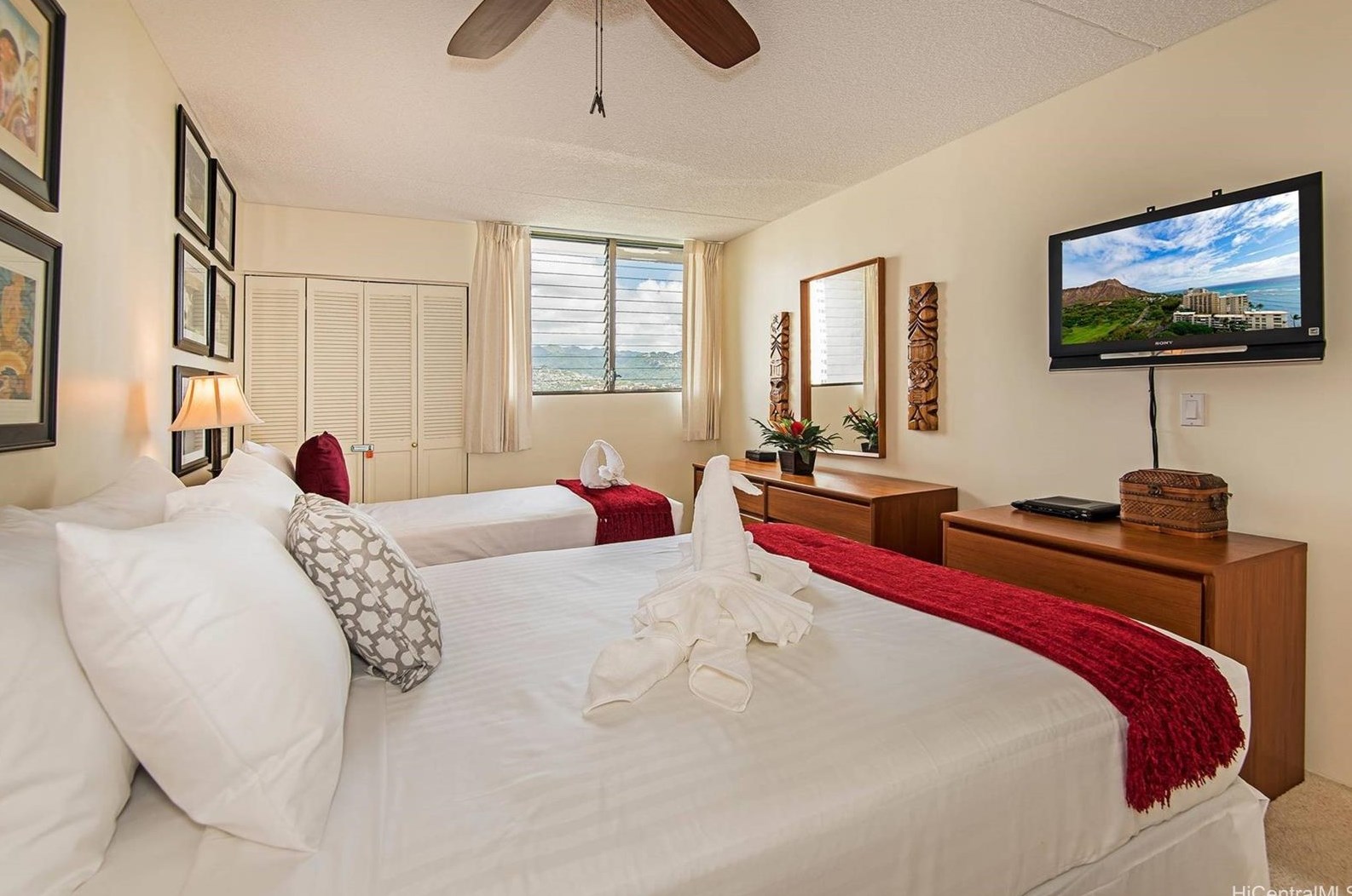 2240 Kuhio Ave #1205, Honolulu, HI 96815