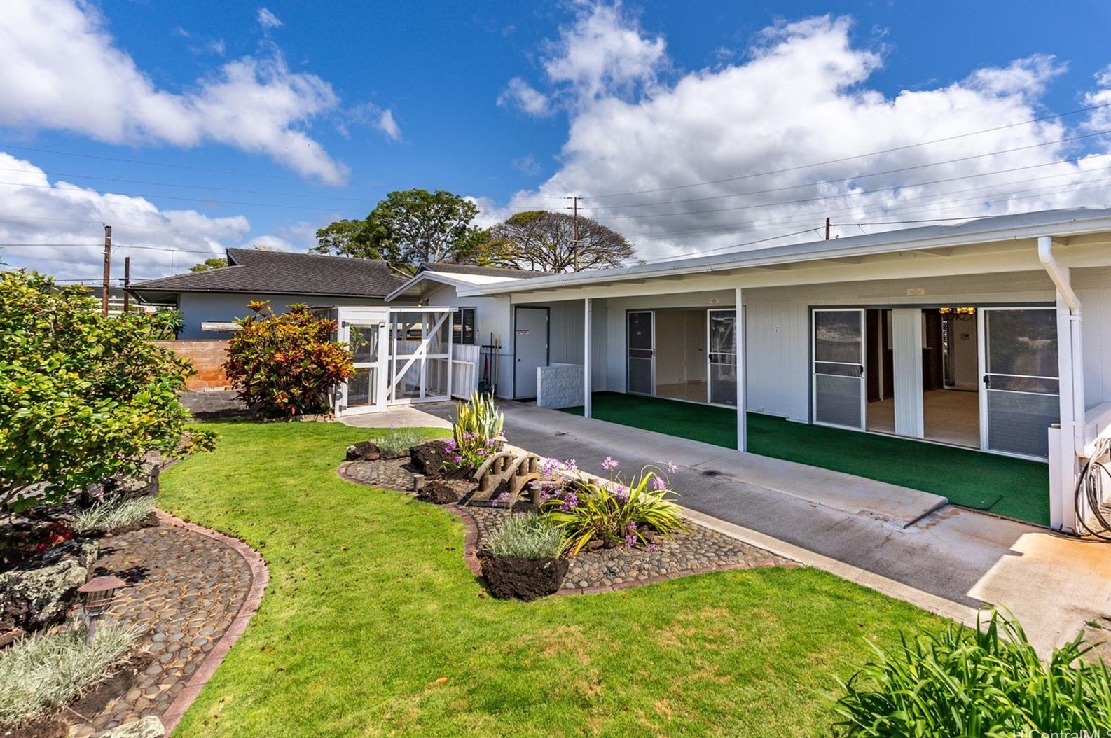 1055 Leomele St, Pearl City, HI 96782-2058