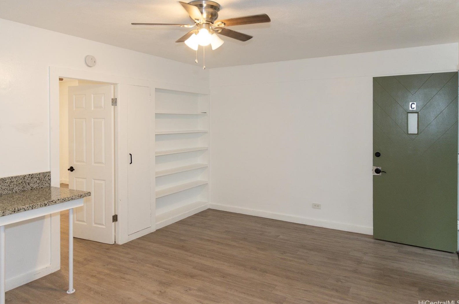 448 Kaiolu St, Honolulu HI 96815-2296 exterior