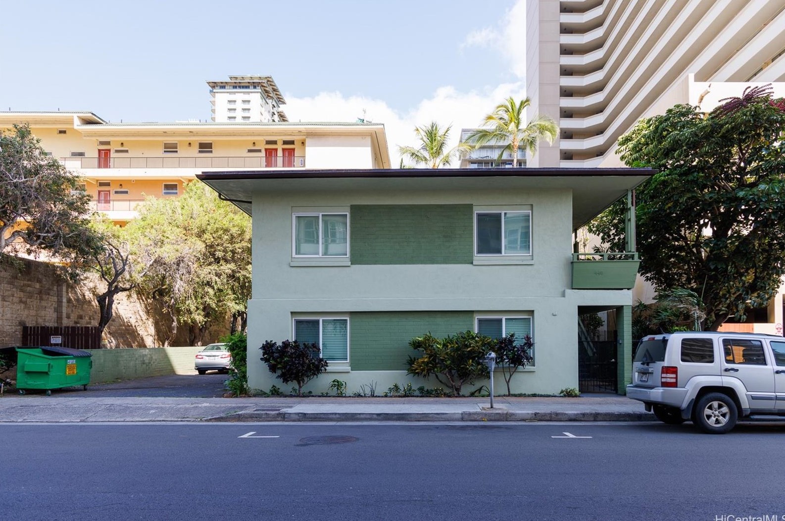 448 Kaiolu St, Honolulu HI 96815-2296 exterior