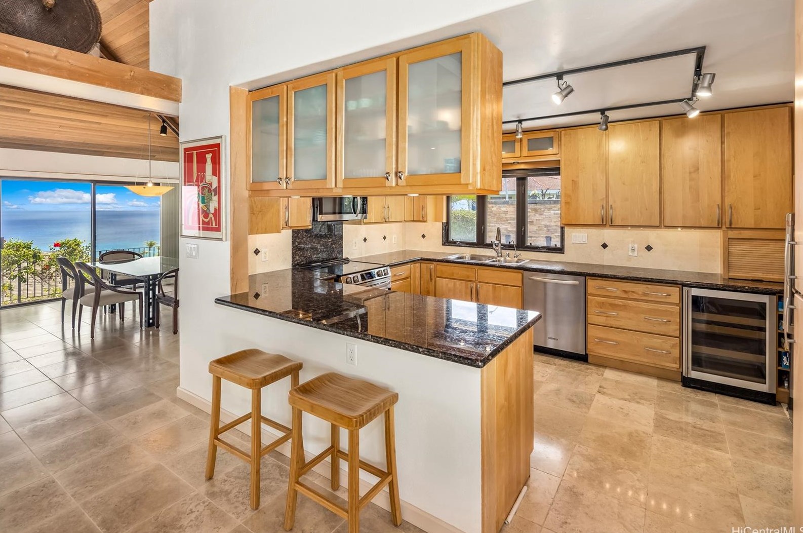 572 Maono Loop, Honolulu HI  96821-2527 exterior