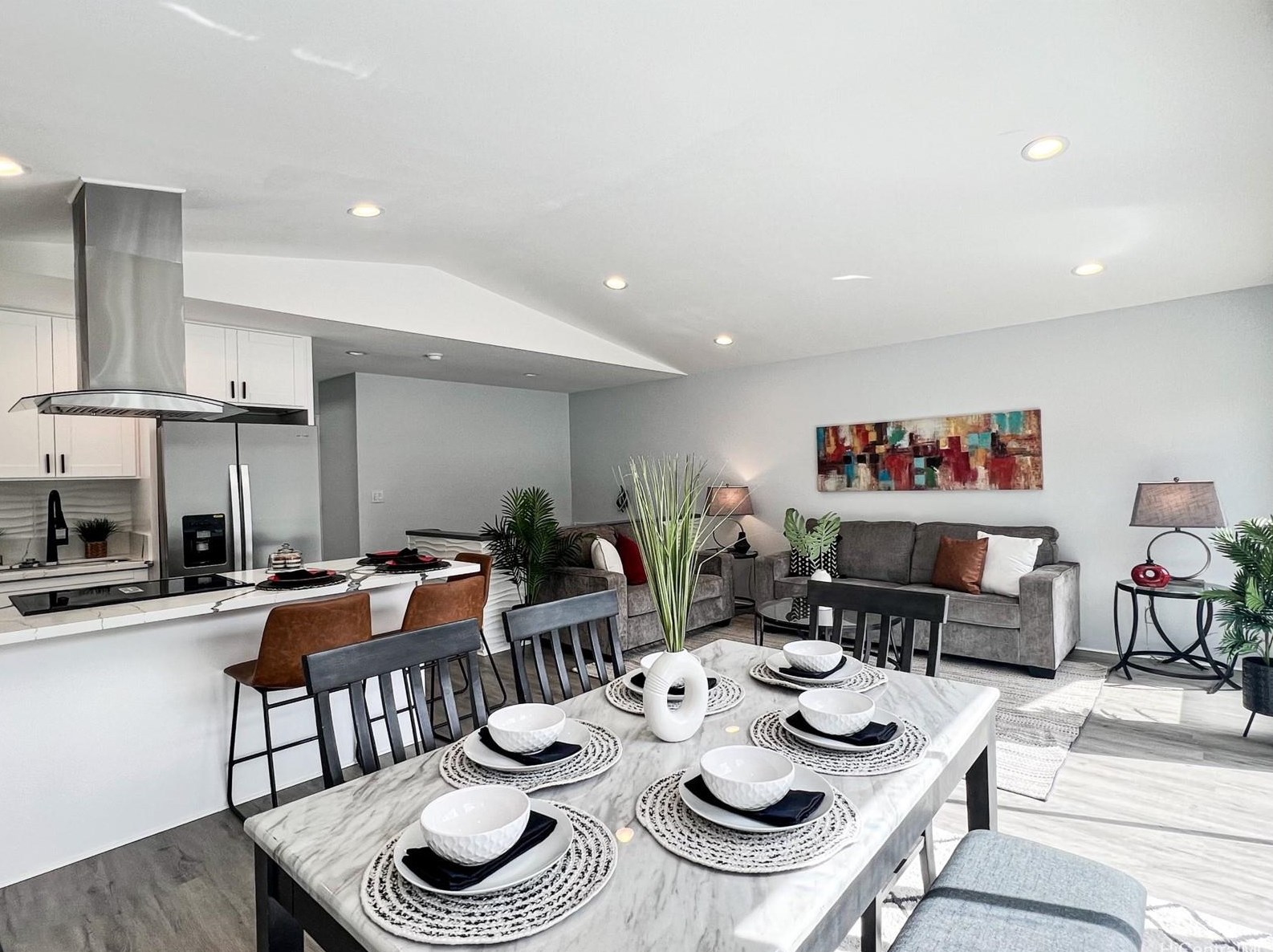 1429 Miloiki St, Honolulu, HI 96825-3229