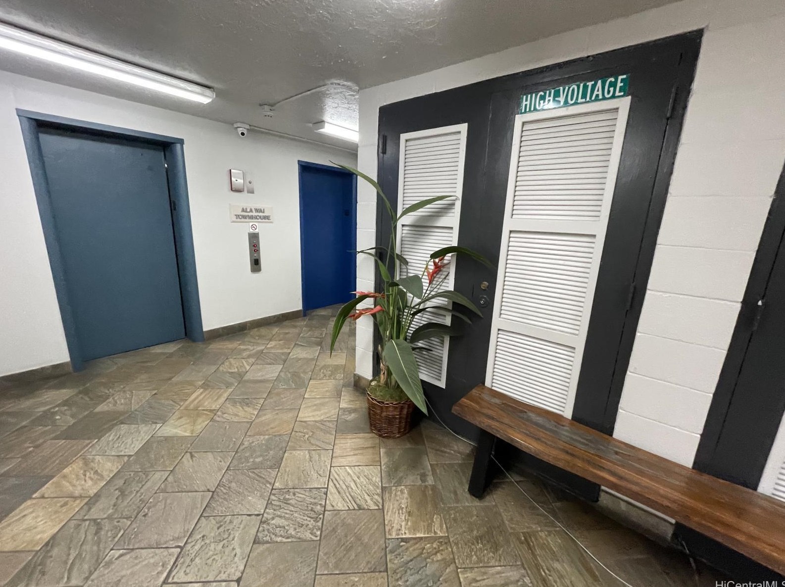 2421 Ala Wai Blvd, Honolulu HI  96815-3431 exterior