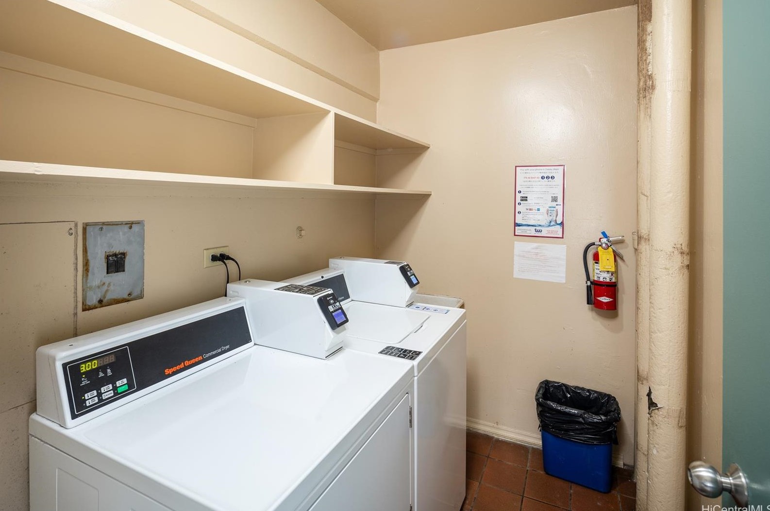 1909 Ala Wai Blvd, Honolulu HI  96815-1817 exterior