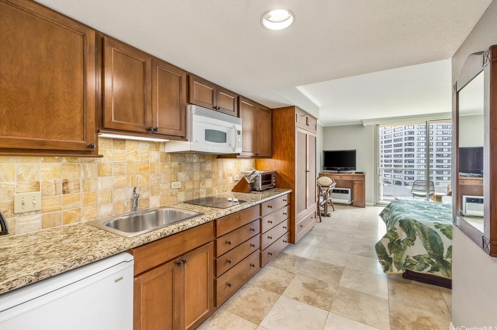 2045 Kalakaua Ave #618, Honolulu, HI 96815