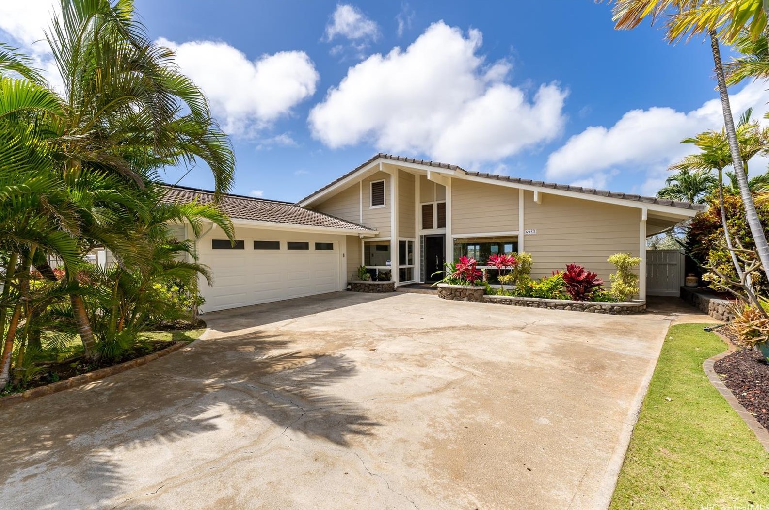 6957 Niumalu Loop, Honolulu, HI 96825-1637