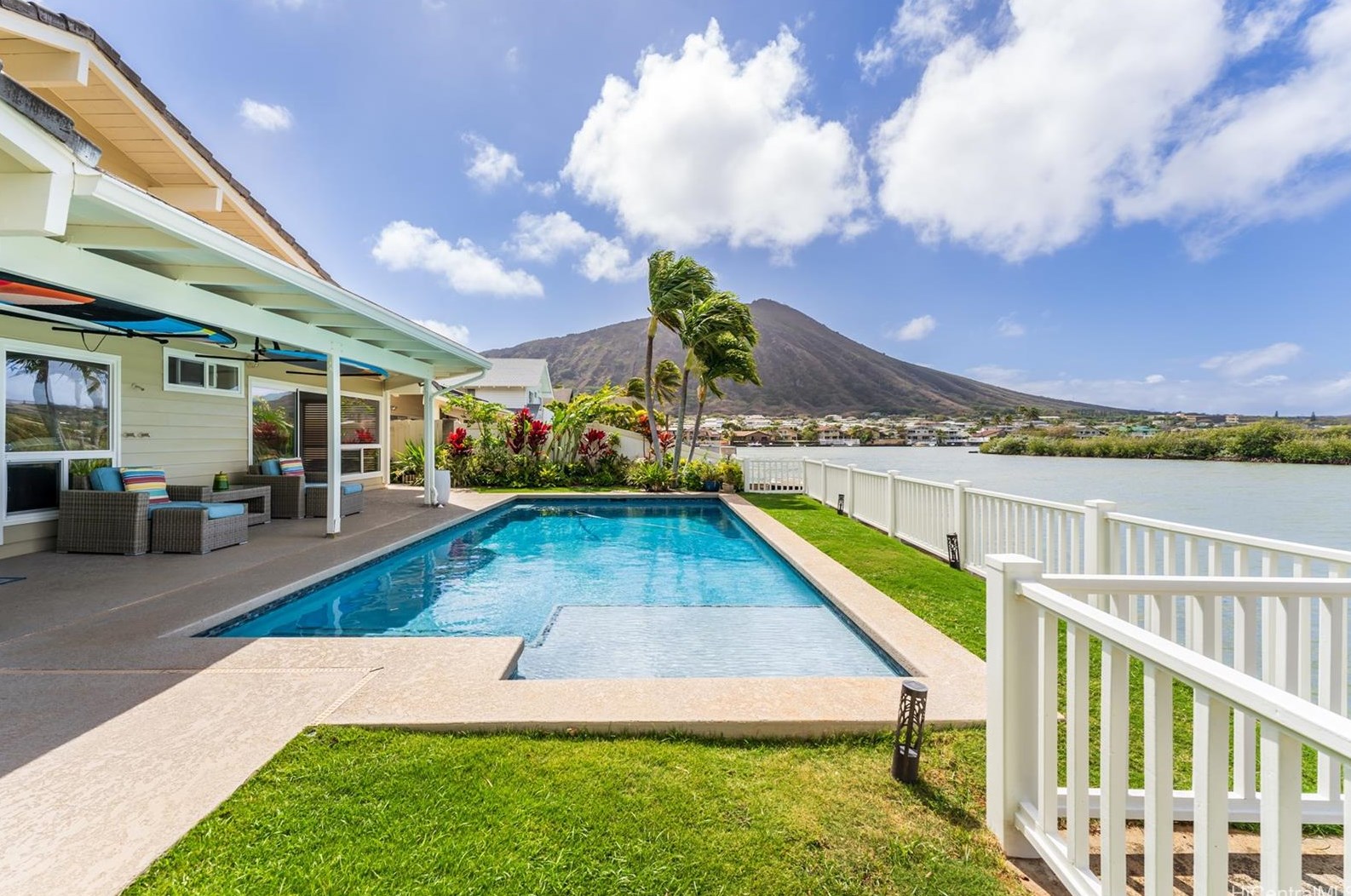 6957 Niumalu Loop, Honolulu HI  96825-1644 exterior