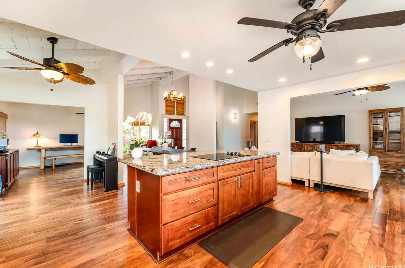 6957 Niumalu Loop, Honolulu HI  96825-1644 exterior