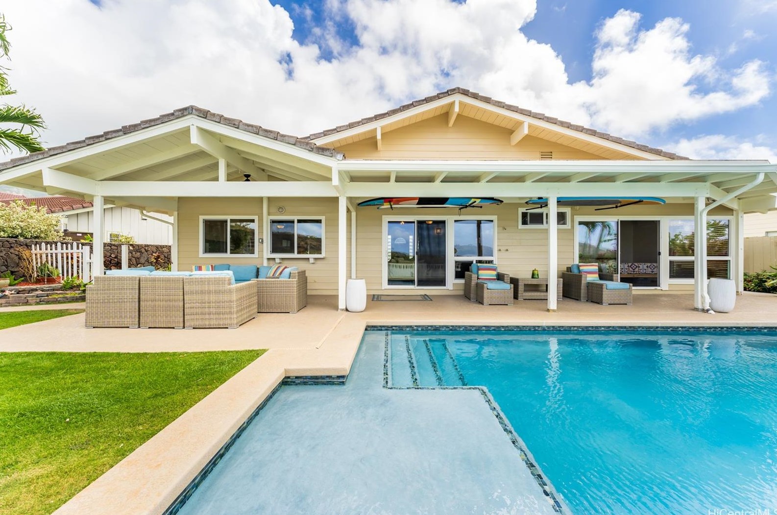 6957 Niumalu Loop, Honolulu HI  96825-1644 exterior
