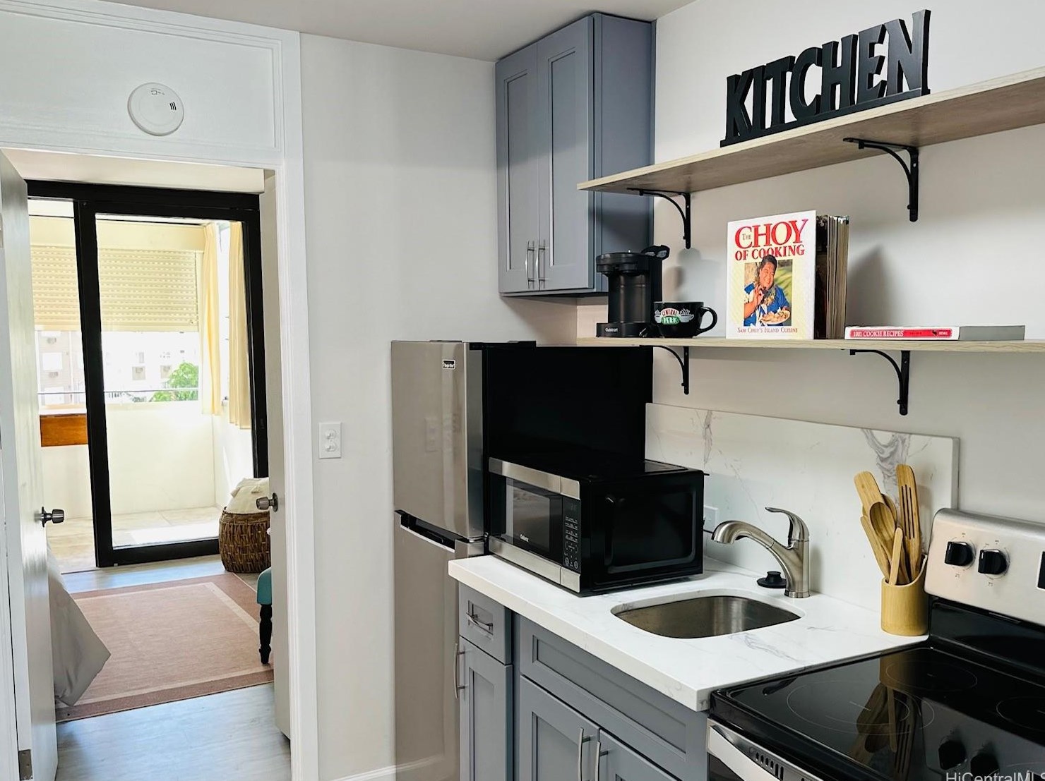 425 Ena Rd, Honolulu HI  96815-1735 exterior