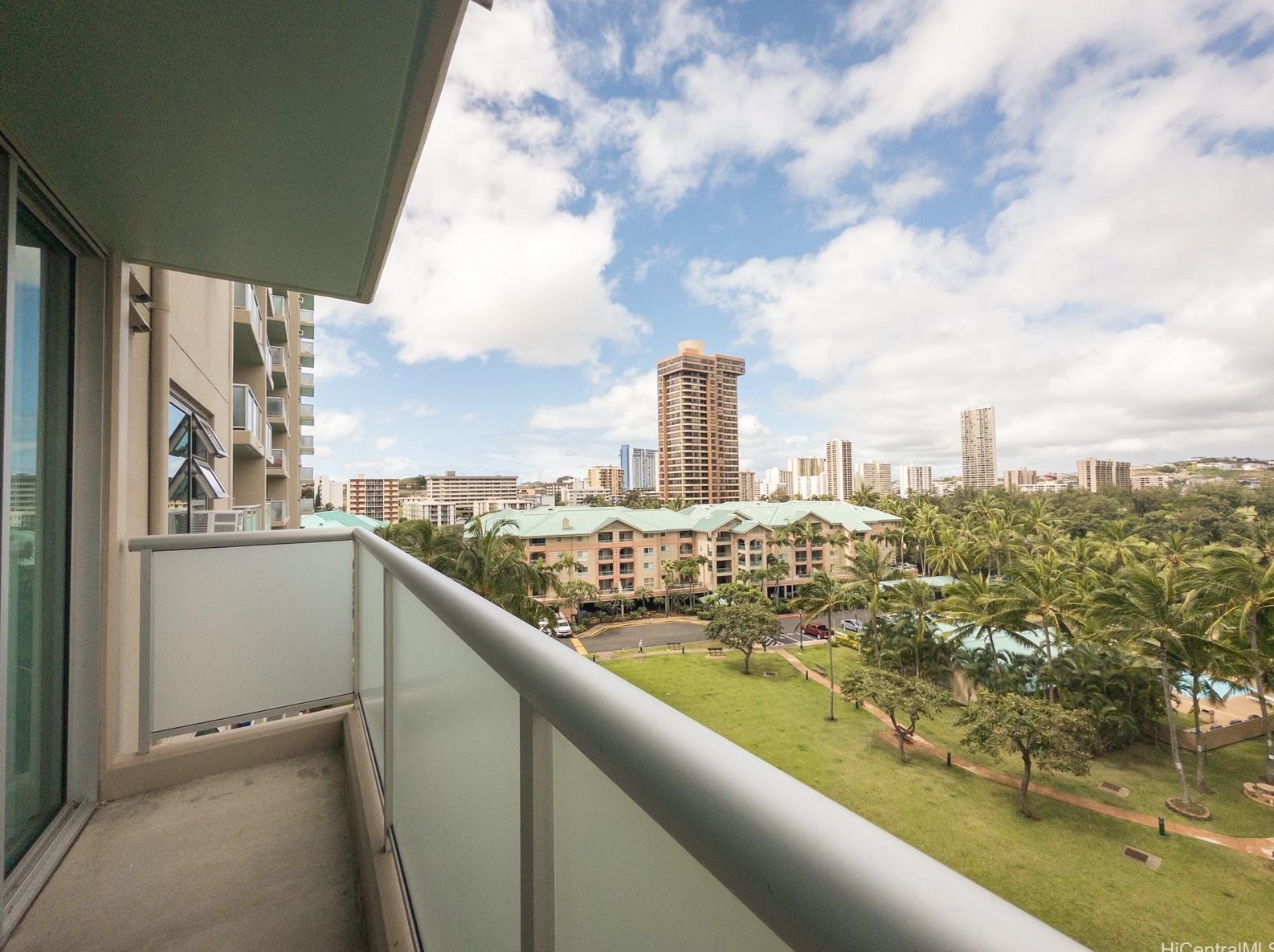 3009 Ala Makahala Pl #713, Honolulu, HI 96818
