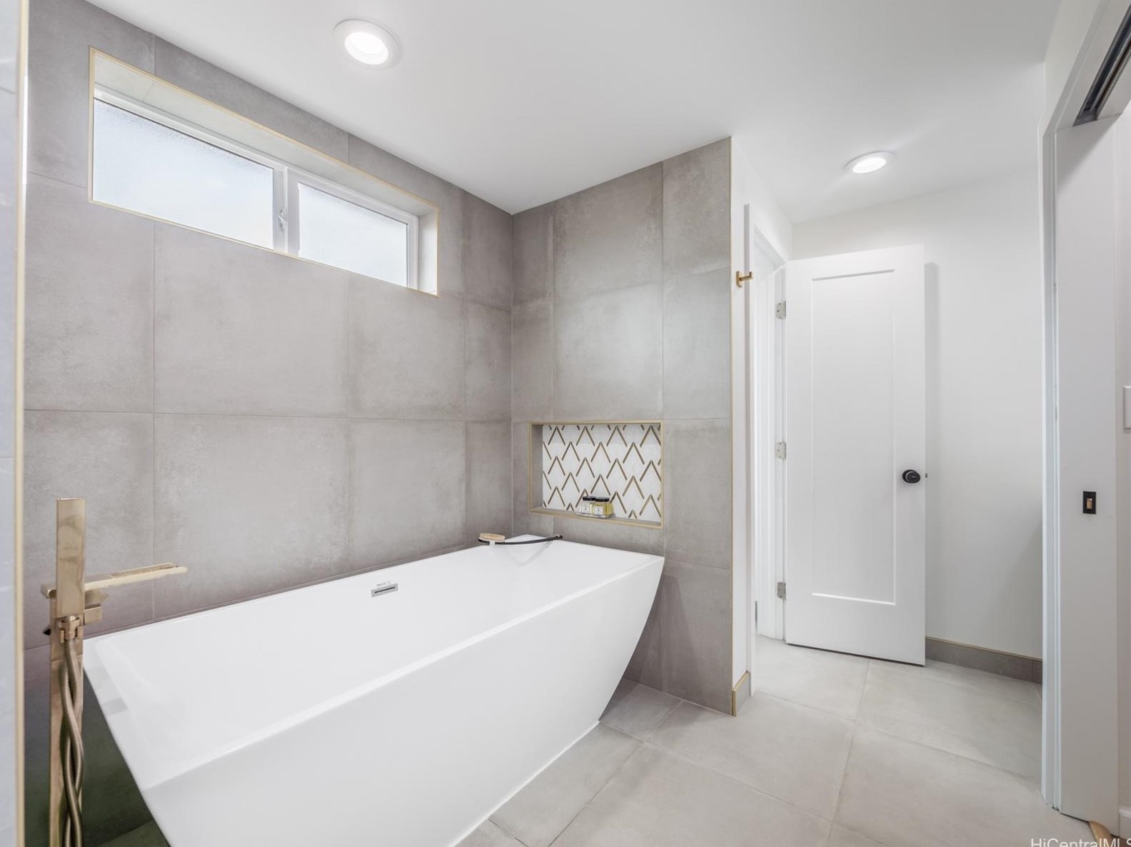 794 Ahukini St, Honolulu HI  96825-2425 exterior