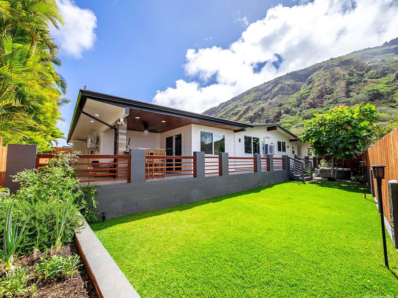 794 Ahukini St, Honolulu HI  96825-2425 exterior