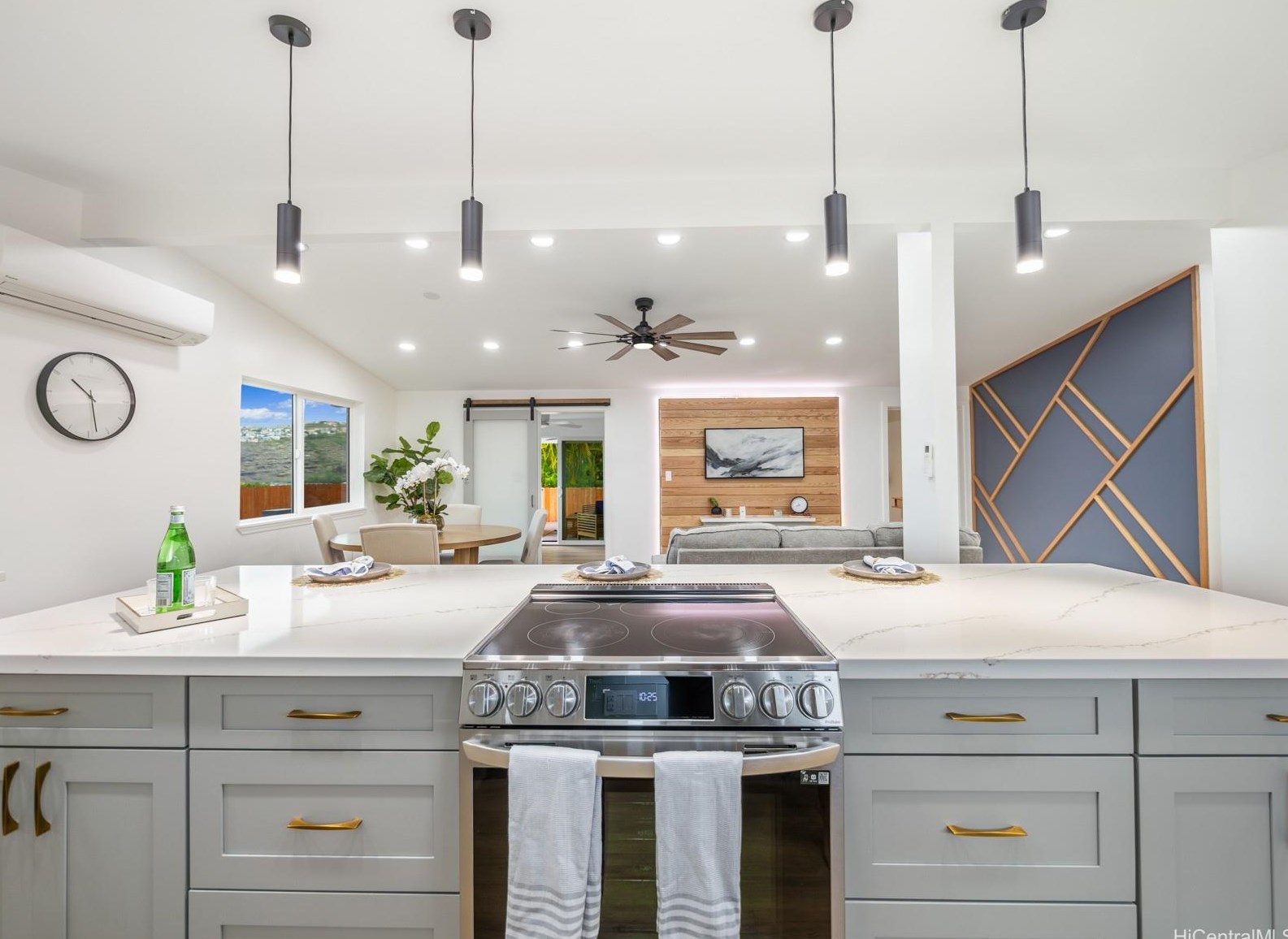 794 Ahukini St, Honolulu HI  96825-2425 exterior