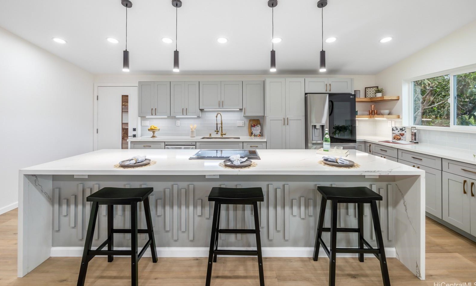 794 Ahukini St, Honolulu HI  96825-2425 exterior