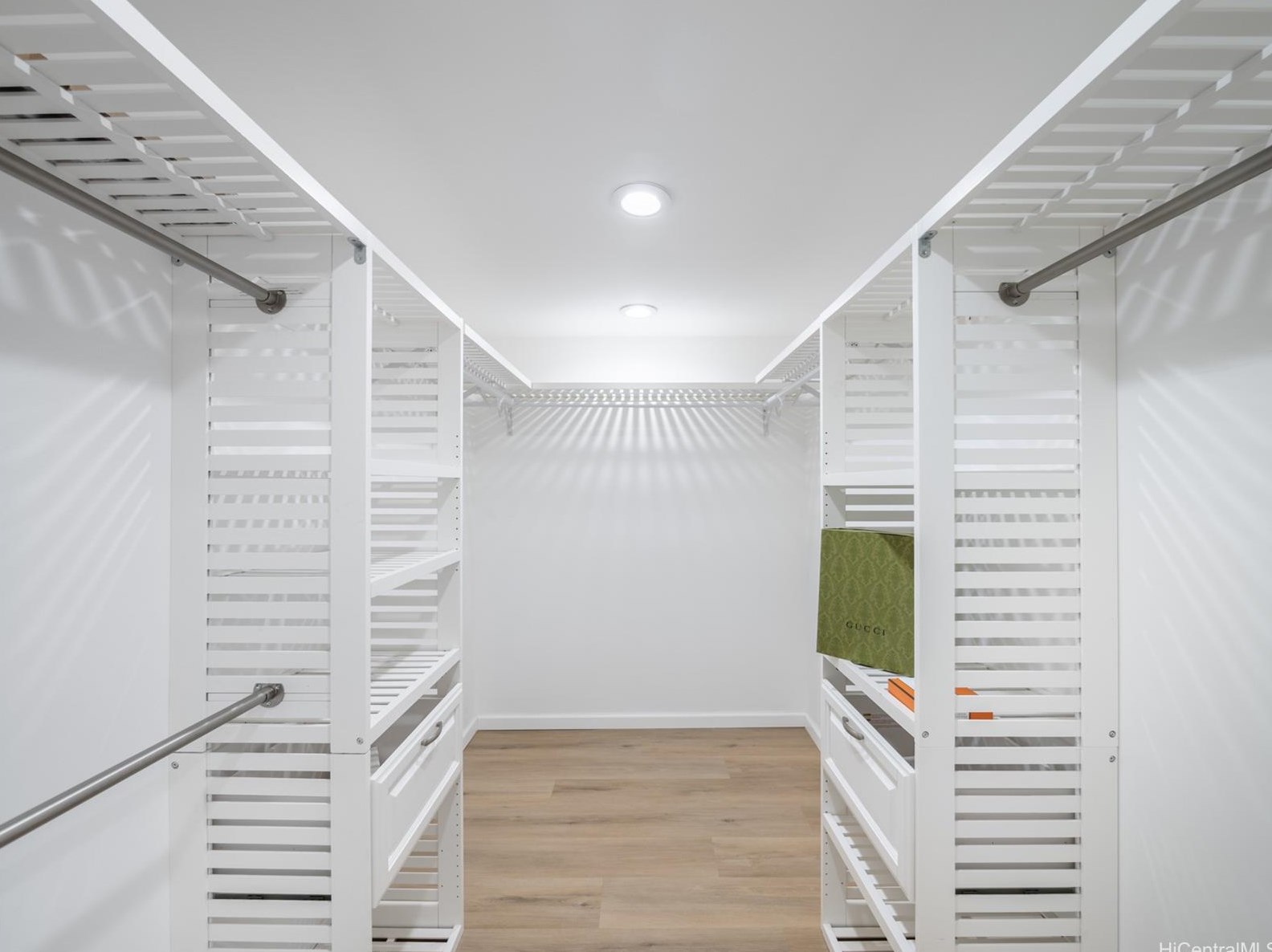 794 Ahukini St, Honolulu HI  96825-2425 exterior