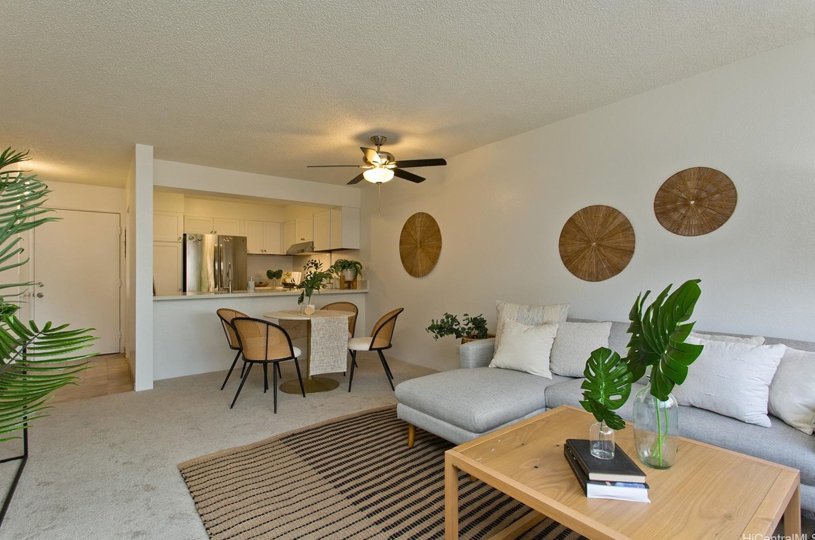 2752 Kaaha St #104, Honolulu, HI 96826