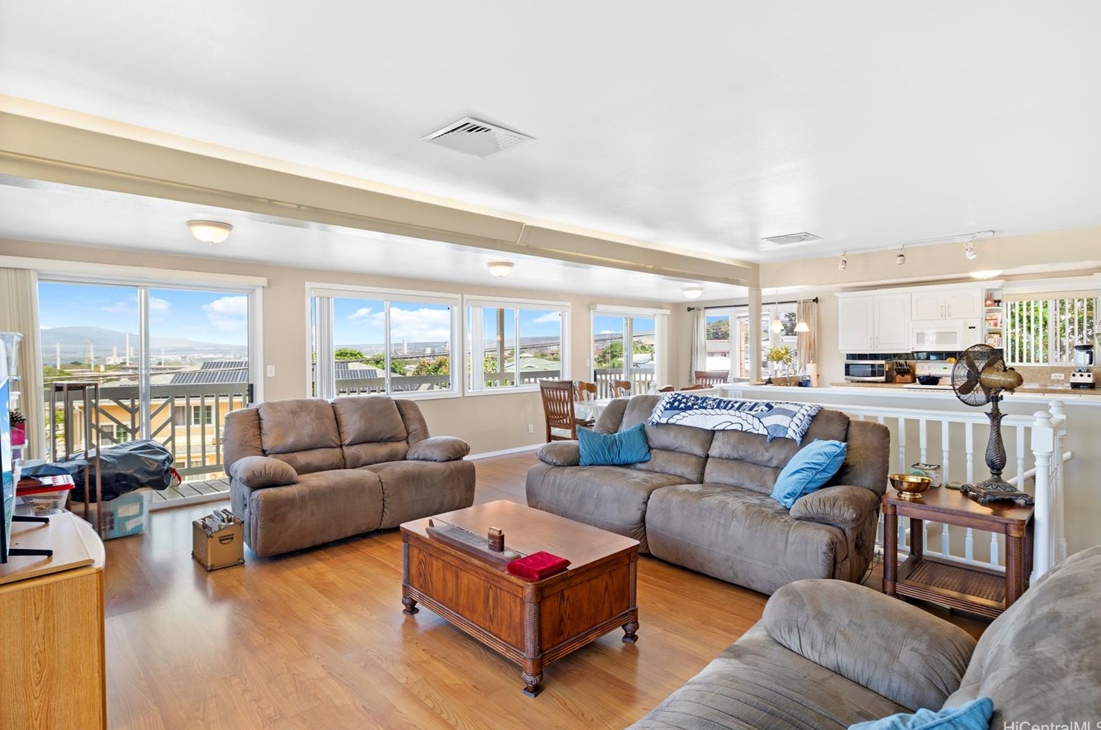 1203 Ukana St, Honolulu, HI 96818