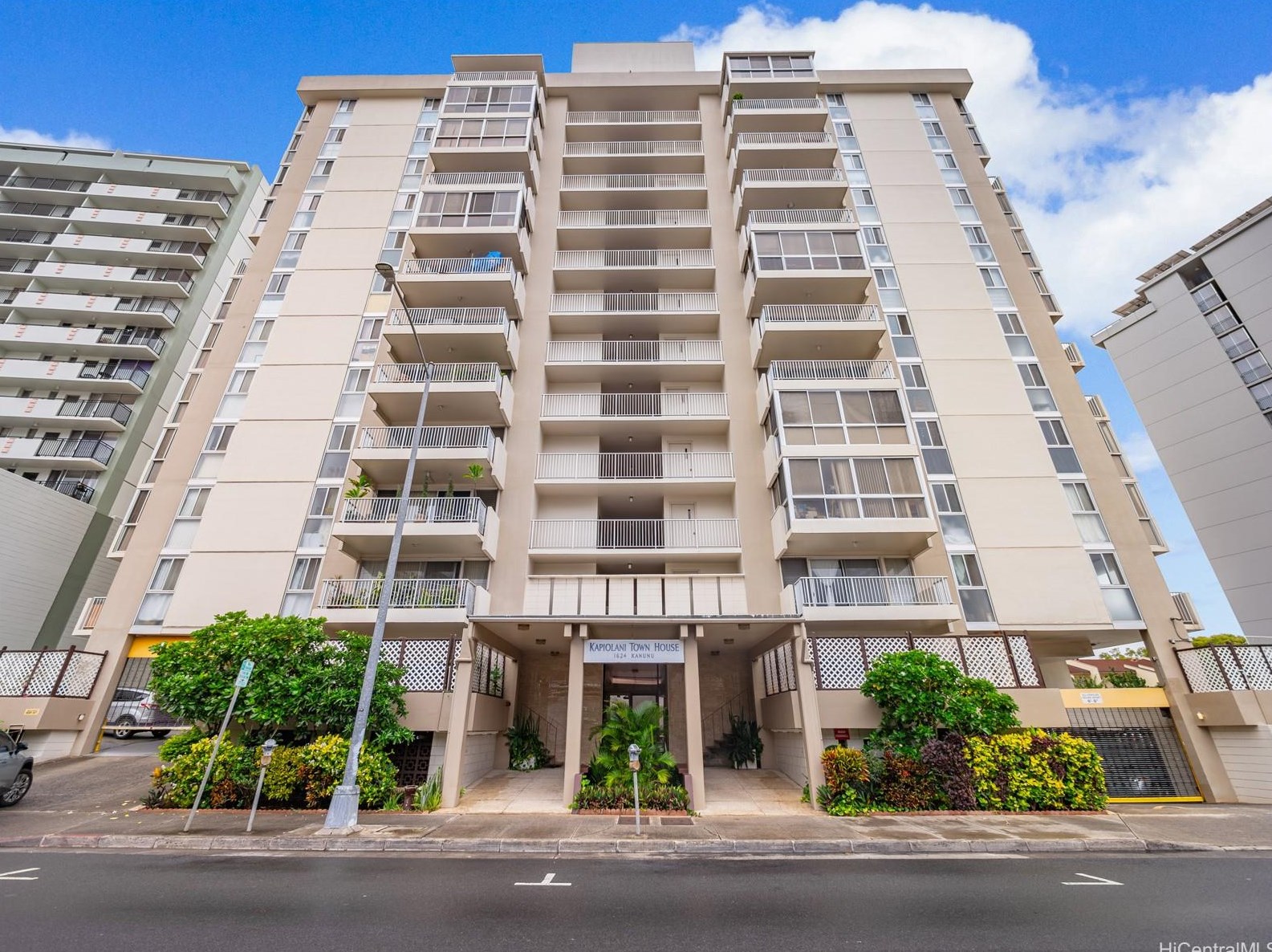 1624 Kanunu St #1003, Honolulu, HI 96814