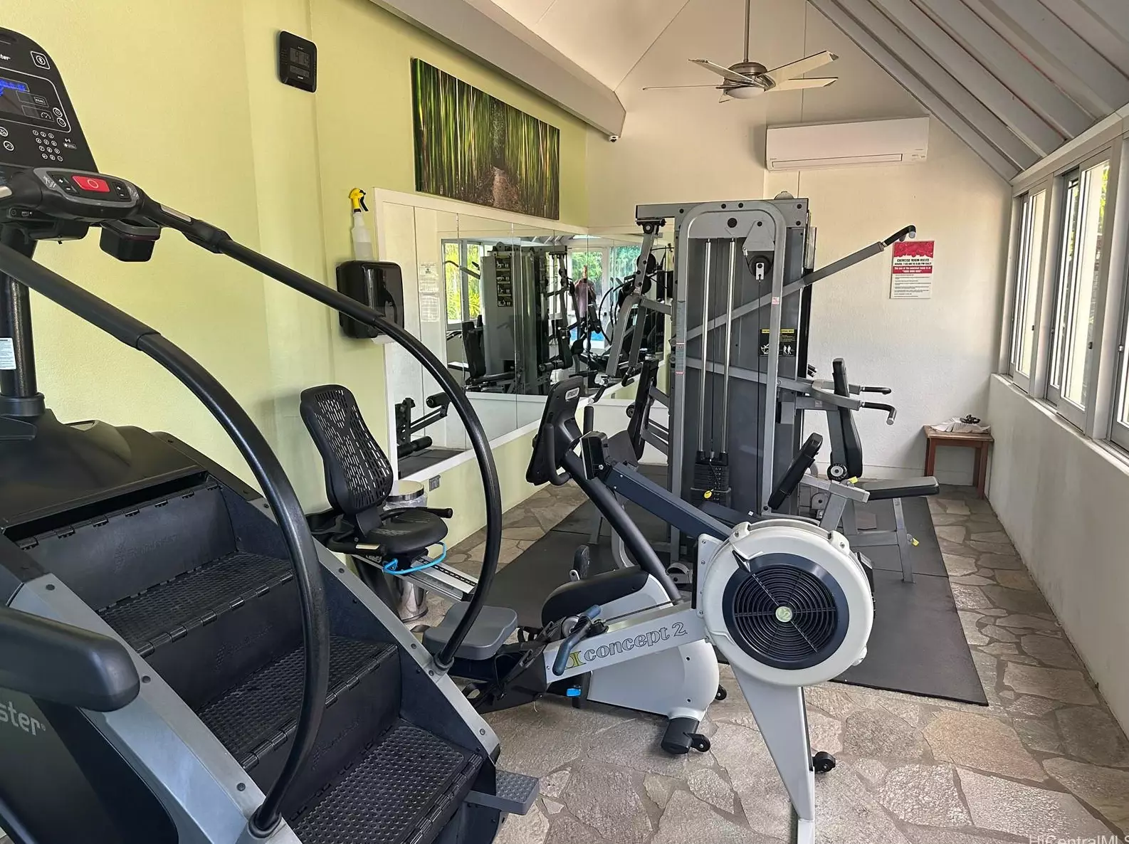 500 University Ave, Honolulu HI  96826-4904 exterior