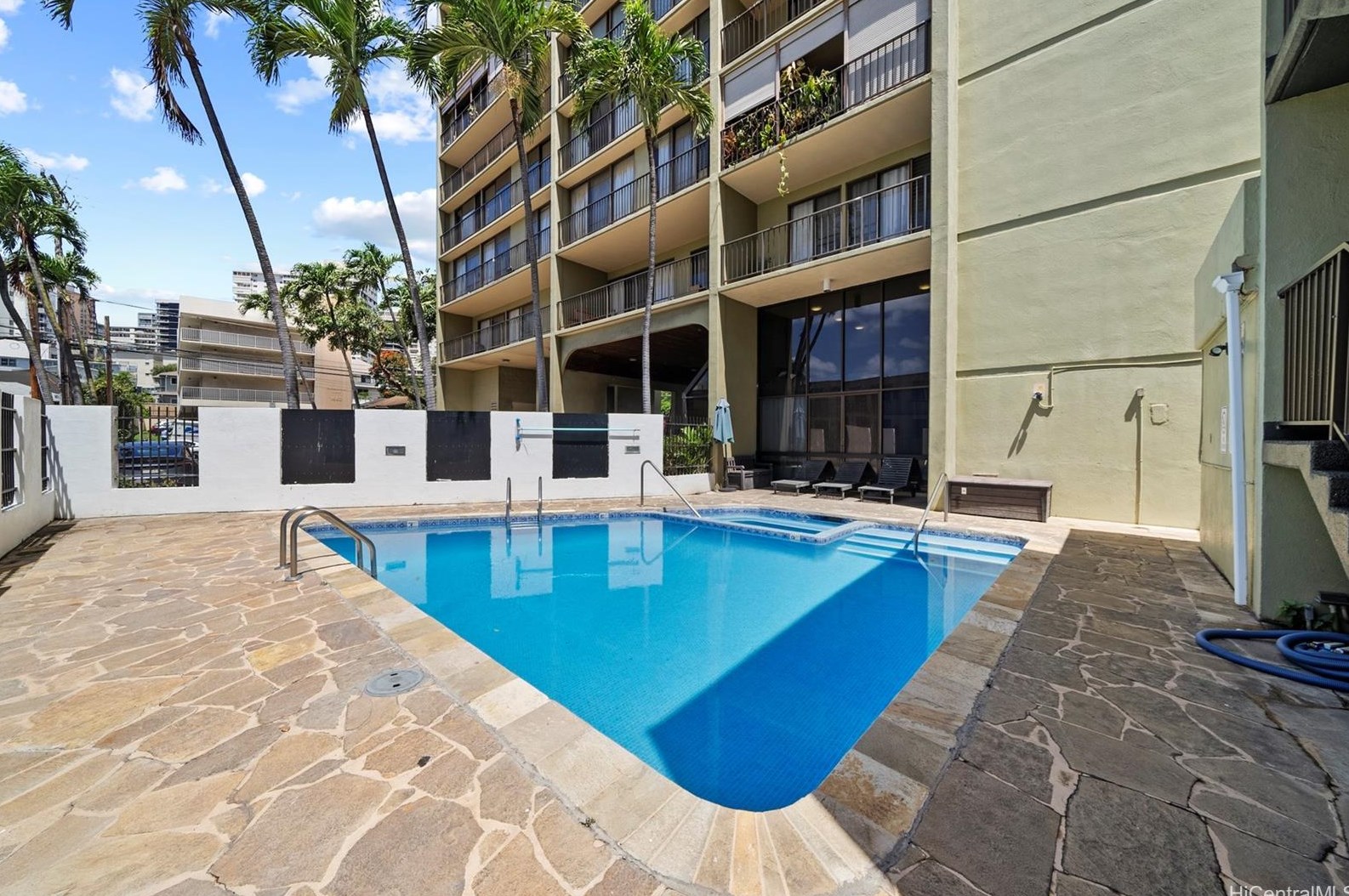 1561 Pensacola St, Honolulu HI  96822-3893 exterior