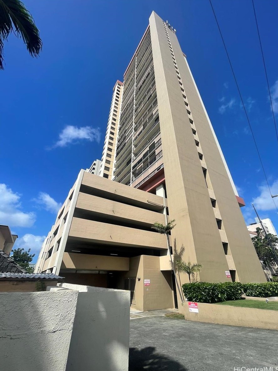 1201 Wilder Ave, Honolulu HI  96822-3131 exterior