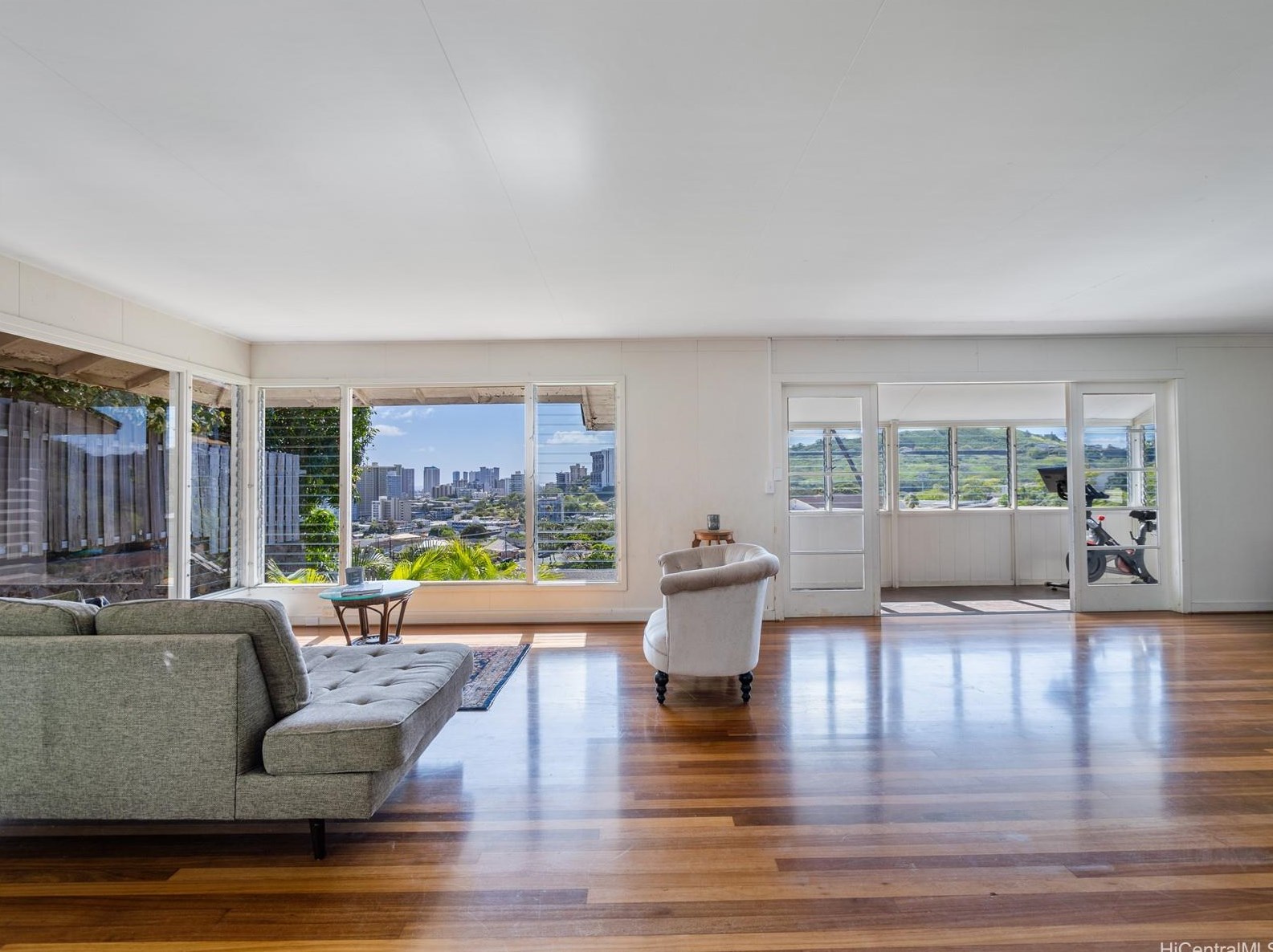 1233 Luna Pl, Honolulu, HI 96822-2540