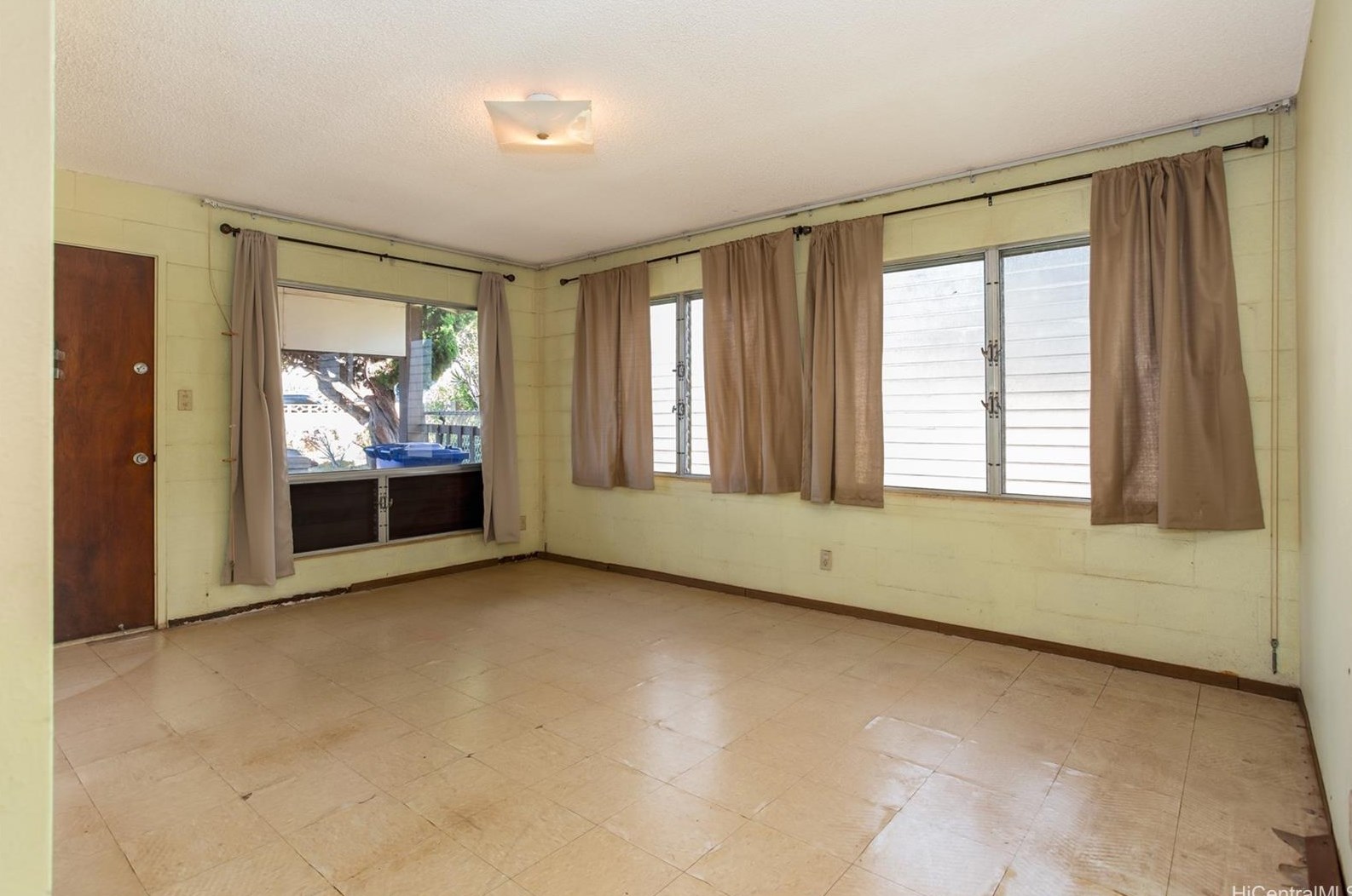94-495 Niulii St, Waipahu, HI 96797