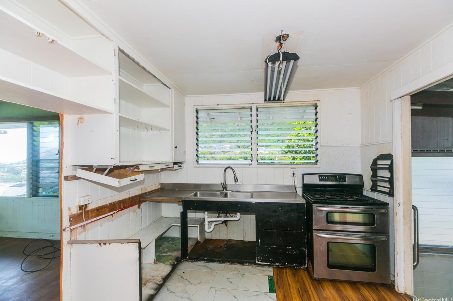 1832 Akone Pl, Honolulu HI  96819-2848 exterior
