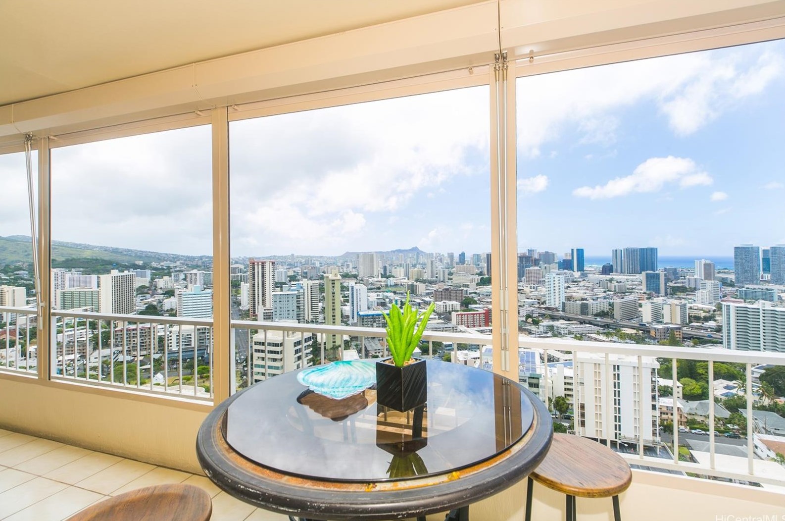 999 Wilder Ave #1602, Honolulu, HI 96822