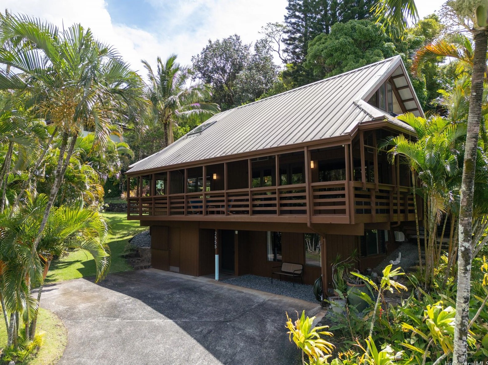2555 Makaulii Pl, Honolulu, HI 96816