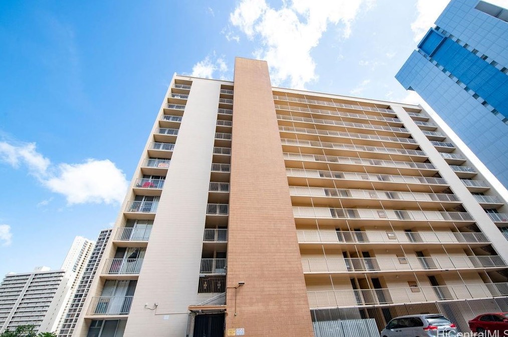 801 Ala Nioi Pl, Honolulu HI  96818-3056 exterior