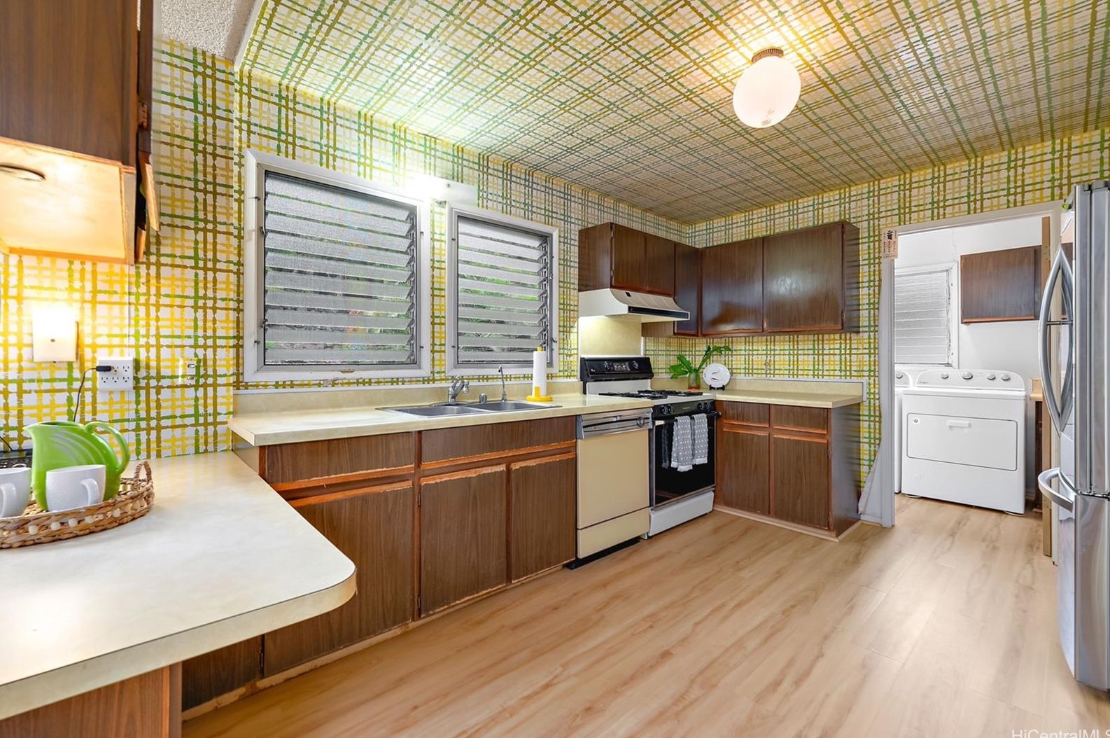 839 Hahaione St, Honolulu HI  96825-1039 exterior