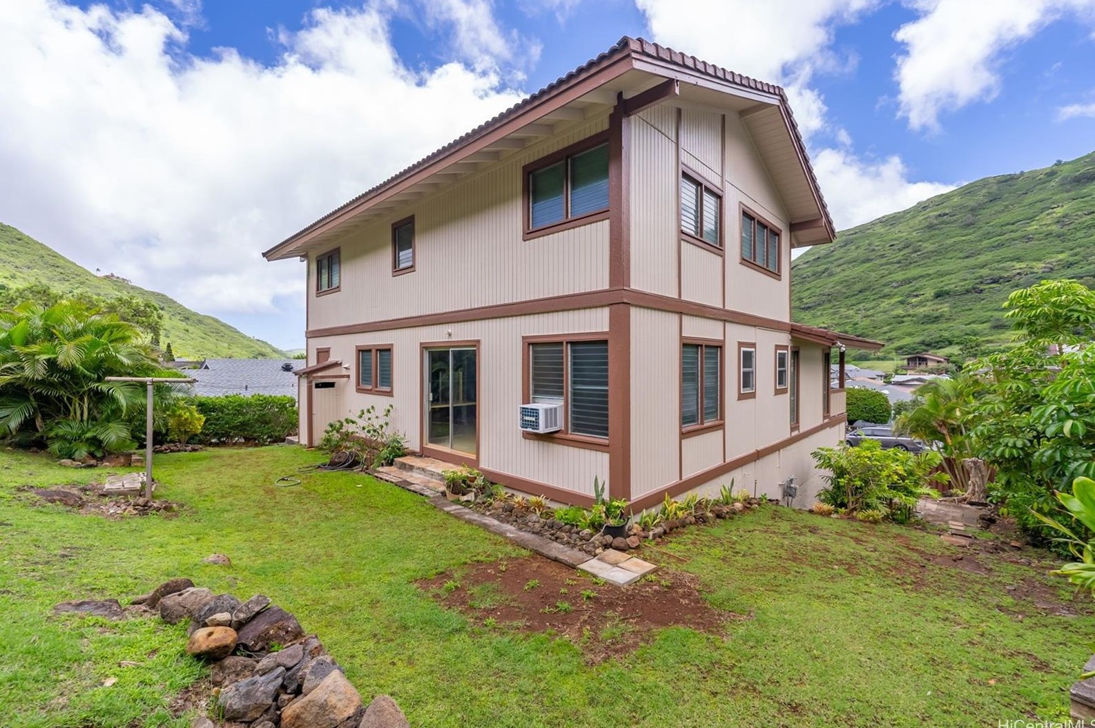 839 Hahaione St, Honolulu HI  96825-1039 exterior