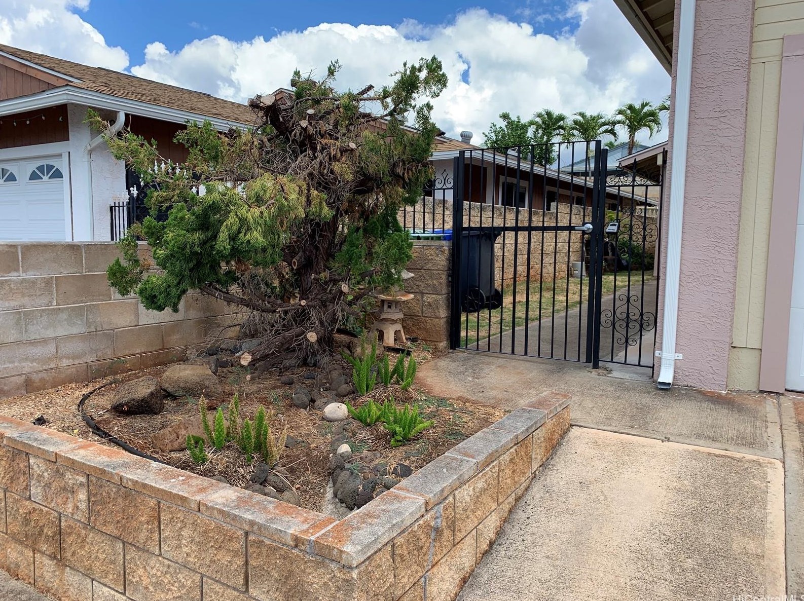 94-778 Kaaka St, Waipahu, HI 96797