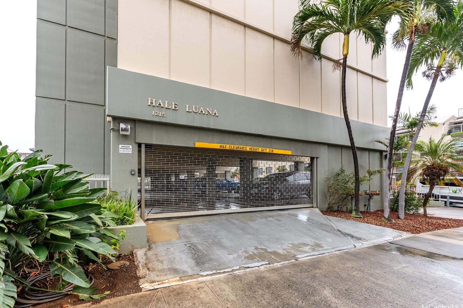 1215 Alexander St, Honolulu HI  96826-1237 exterior