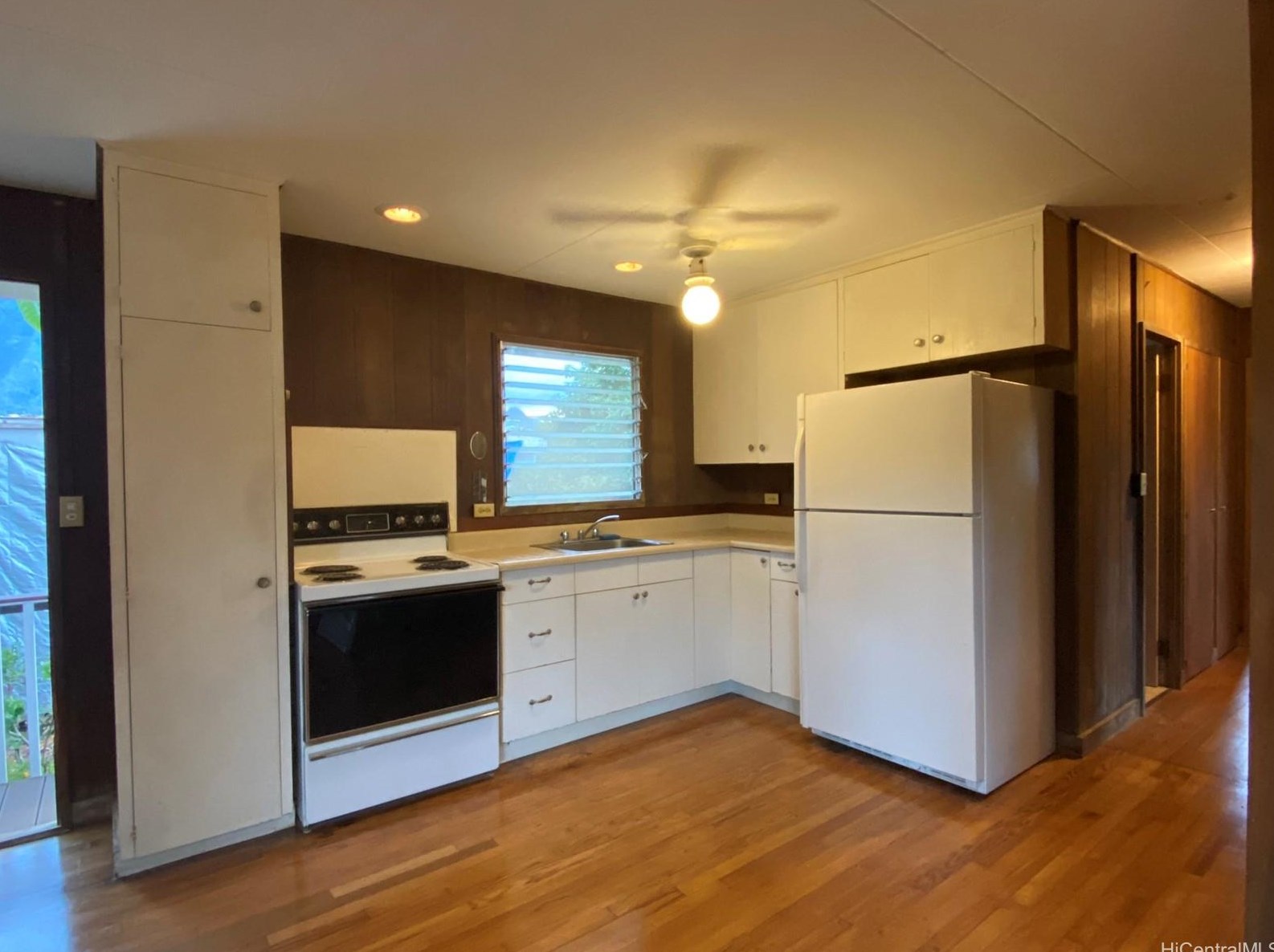 41-37 Ehukai St, Waimanalo, HI 96795-1605