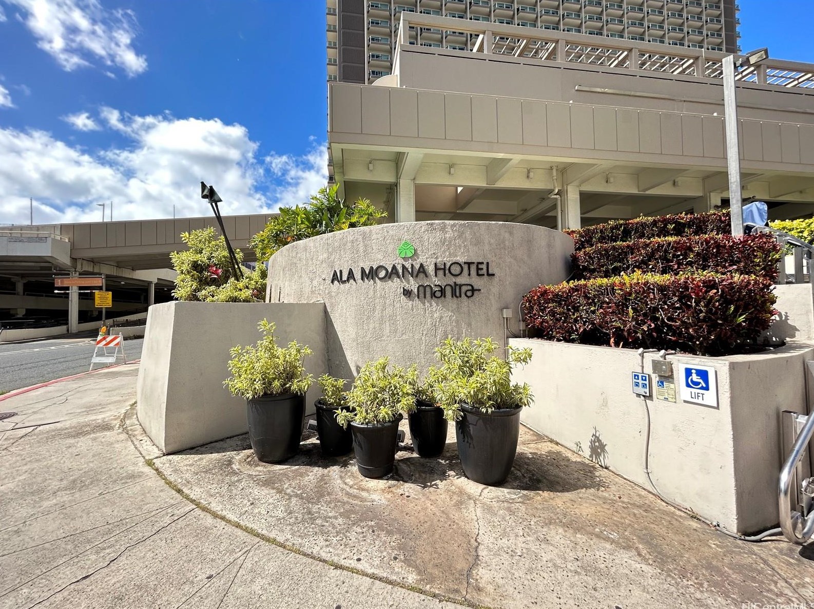 410 Atkinson Dr, Honolulu HI  96814-4730 exterior