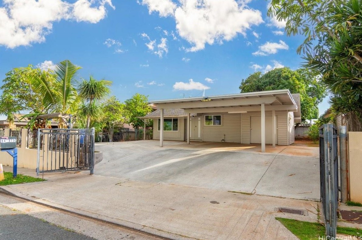 94-975 Lumihoahu St, Waipahu, HI 96797-3924