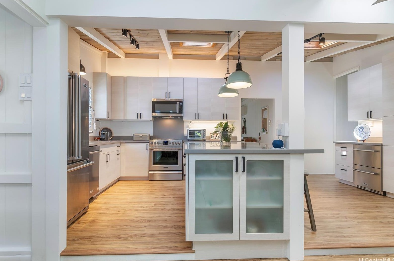 1047 Apokula St, Kailua, HI 96734-3615