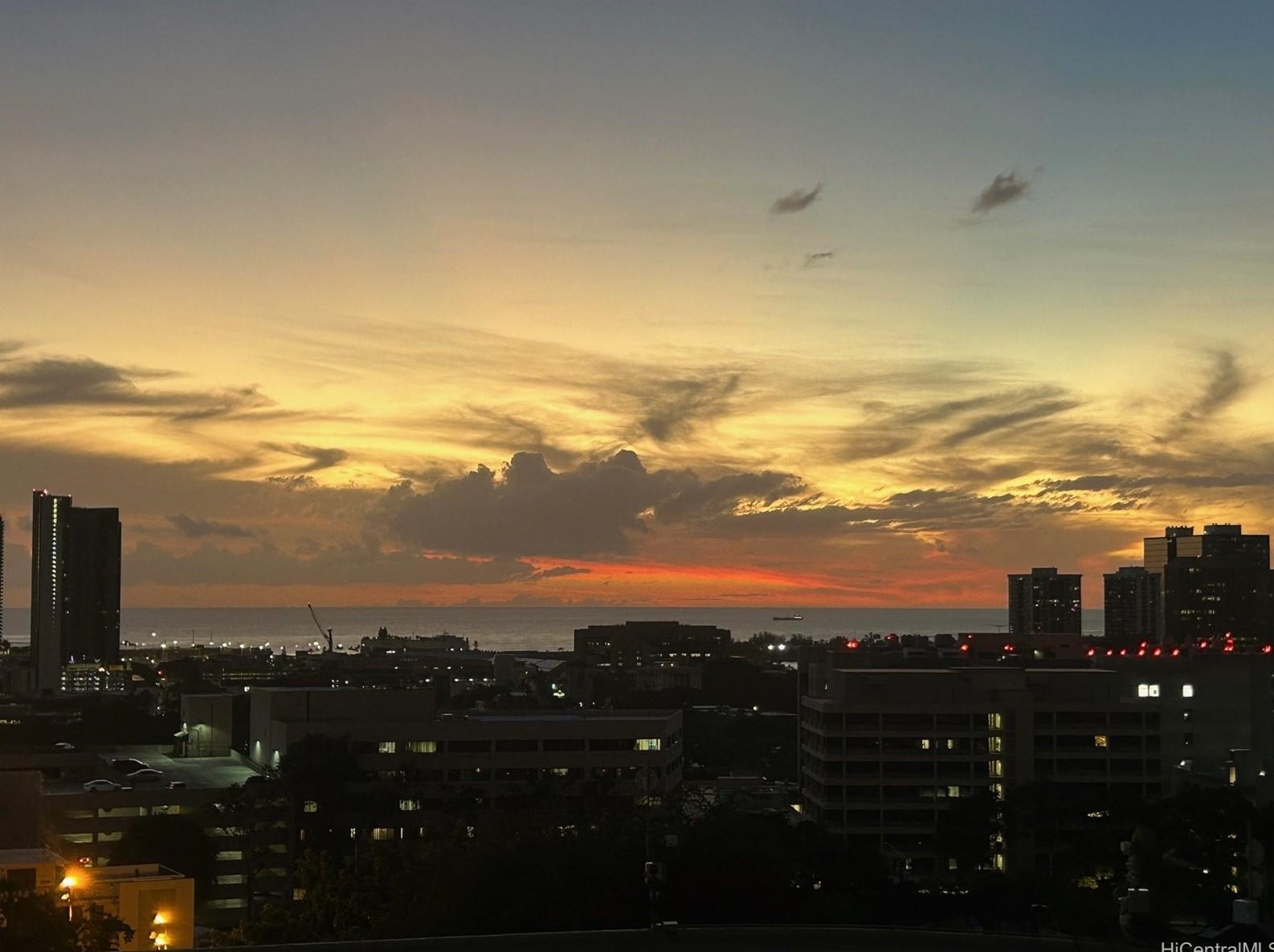 625 Iolani Ave, Honolulu HI  96813-1867 exterior