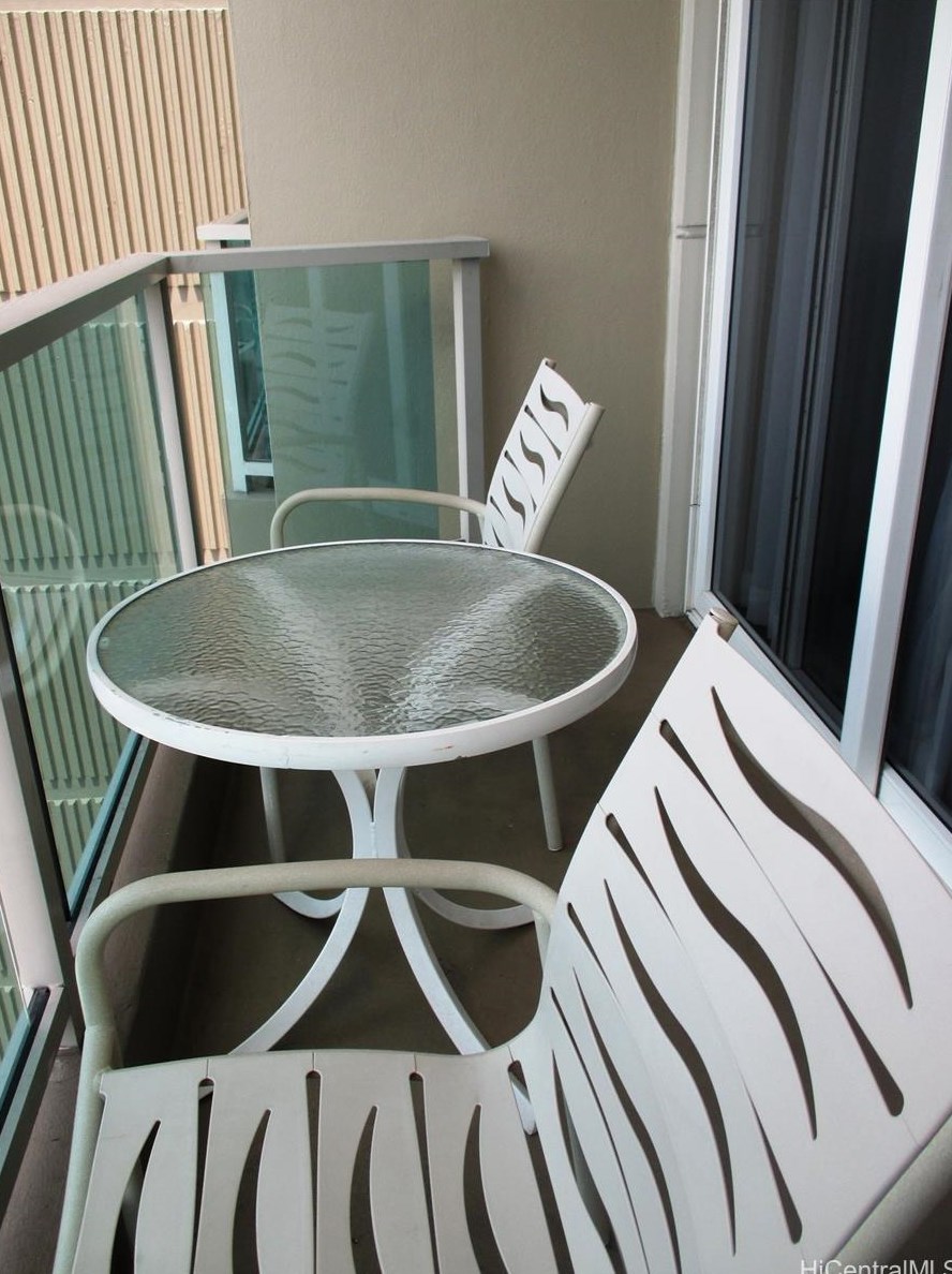 410 Atkinson Dr, Honolulu HI  96814-4730 exterior