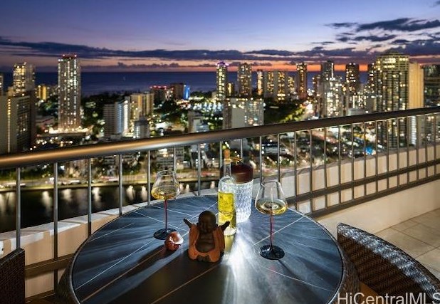 2333 Kapiolani Blvd, Honolulu HI  96826-4485 exterior