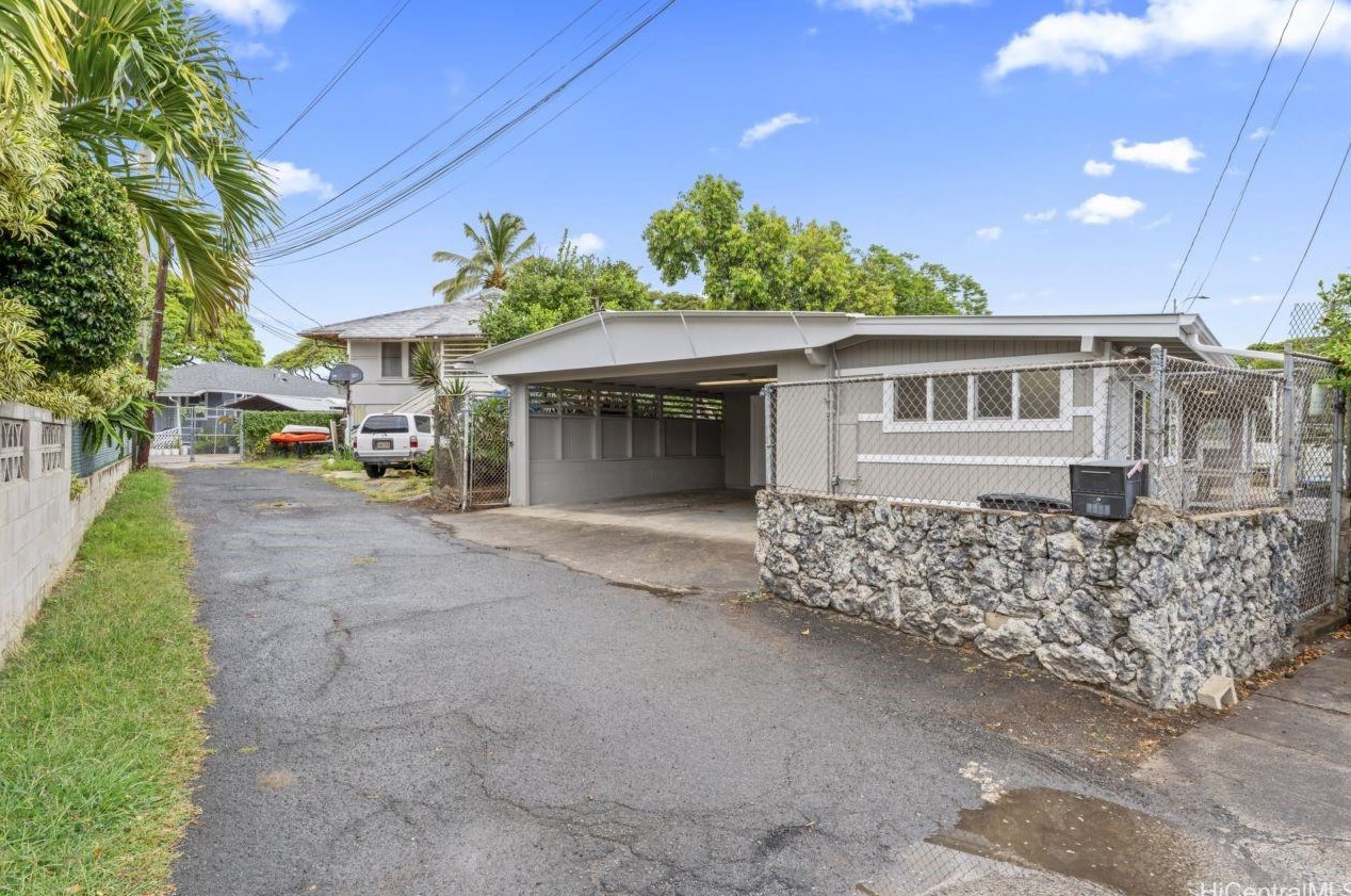 2304 Palena St, Honolulu, HI 96819-5600