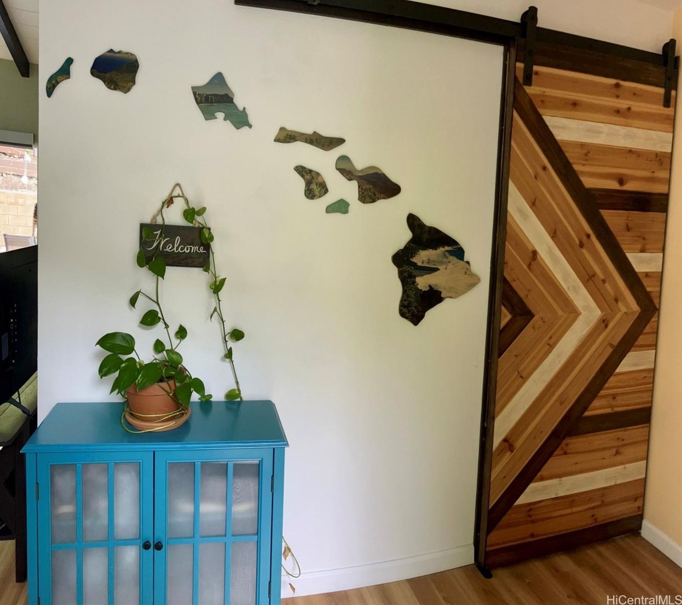 745 Kalaau Pl, Honolulu, HI 96821-2414